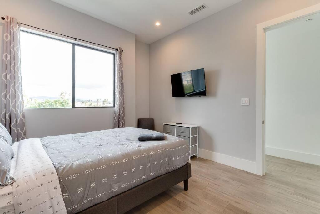 Modern 4 Bedroom Charmer W/ Rooftop Deck #2 Villa *