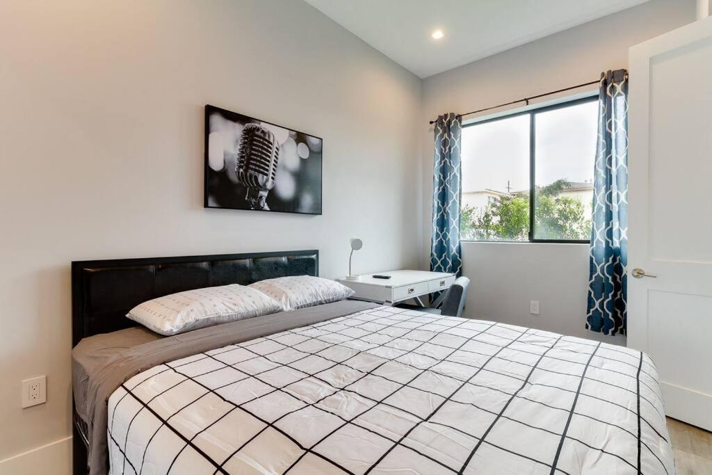 Modern 4 Bedroom Charmer W/ Rooftop Deck #2